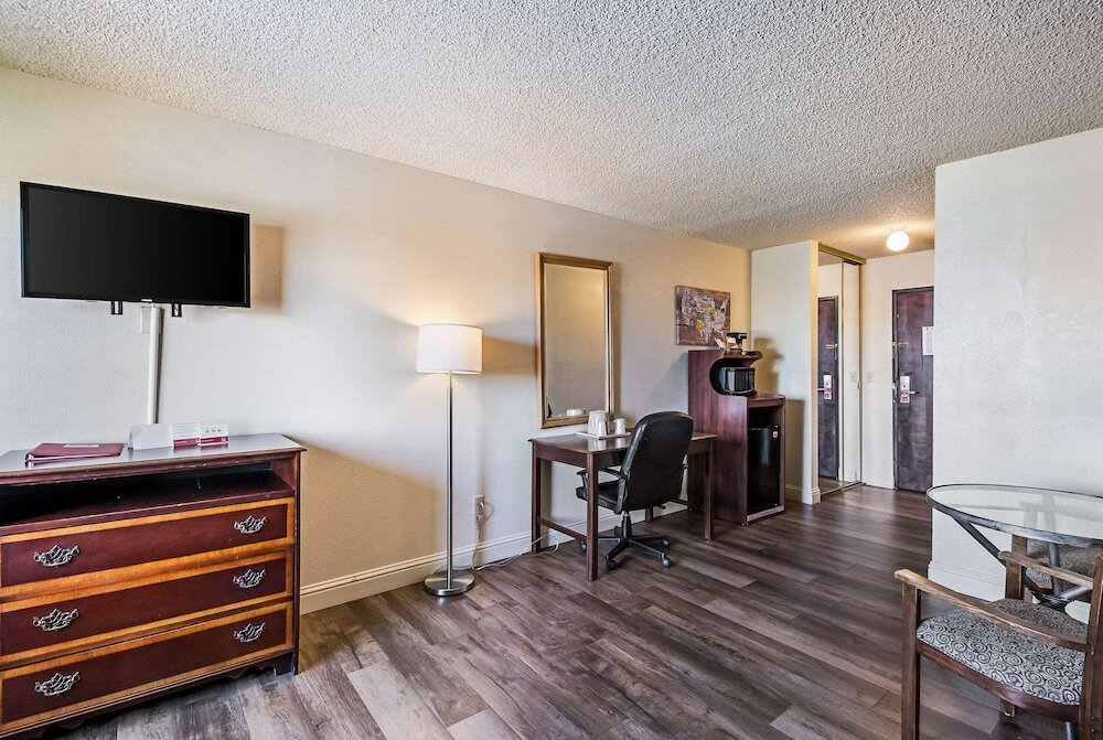 Фото Econo Lodge Inn & Suites Yuba City - Marysville