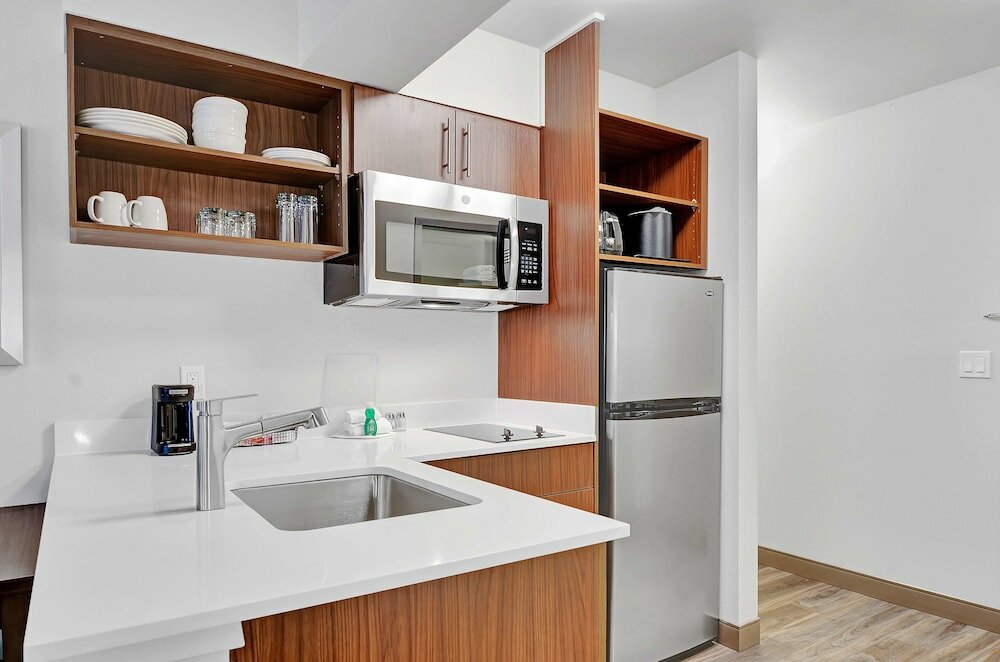 Фото Executive Residency by Best Western Navigator Inn & Suites