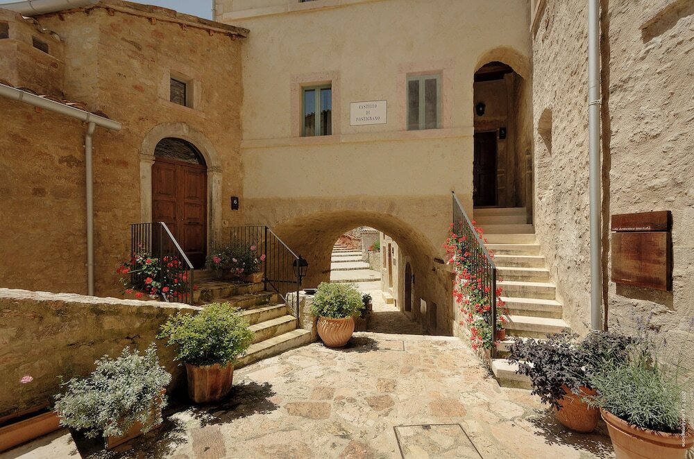 Фото Castello di Postignano Relais