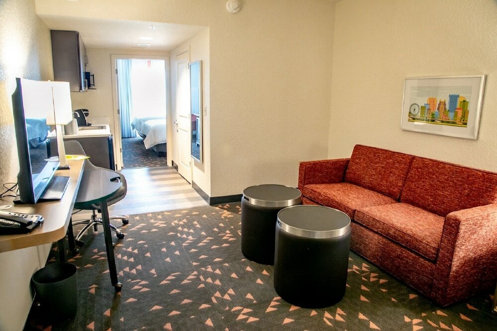 Фото Holiday Inn & Suites Orlando - International Dr S, an Ihg Hotel