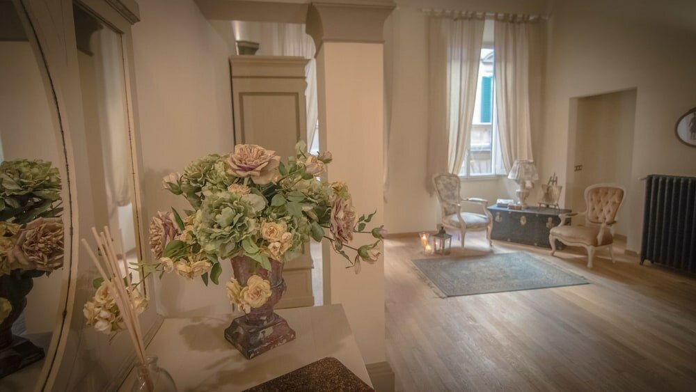 Фото Breathtaking 4bd Apt 5min Walk to Duomo