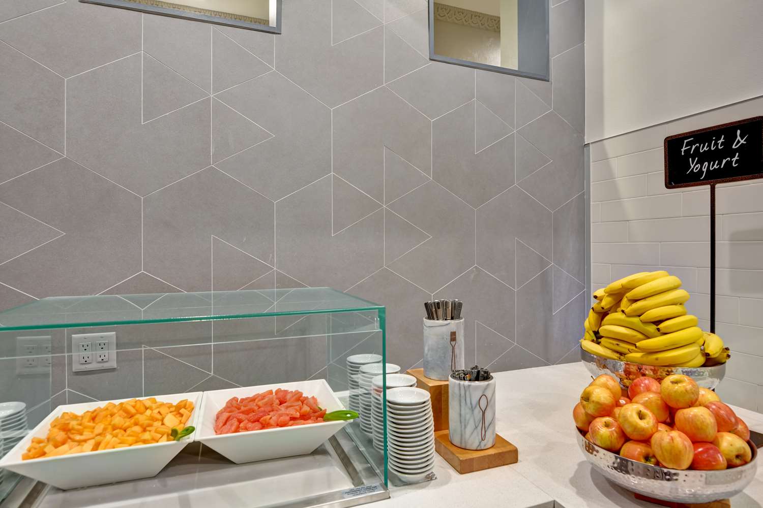 Фото Embassy Suites by Hilton Miami International Airport