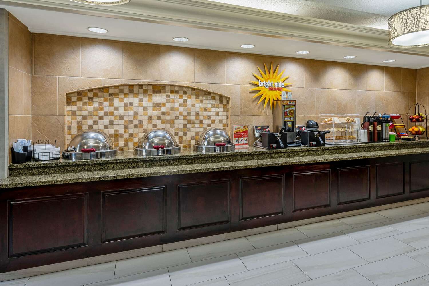 Фото La Quinta Inn & Suites by Wyndham Dallas I-35 Walnut Hill Ln