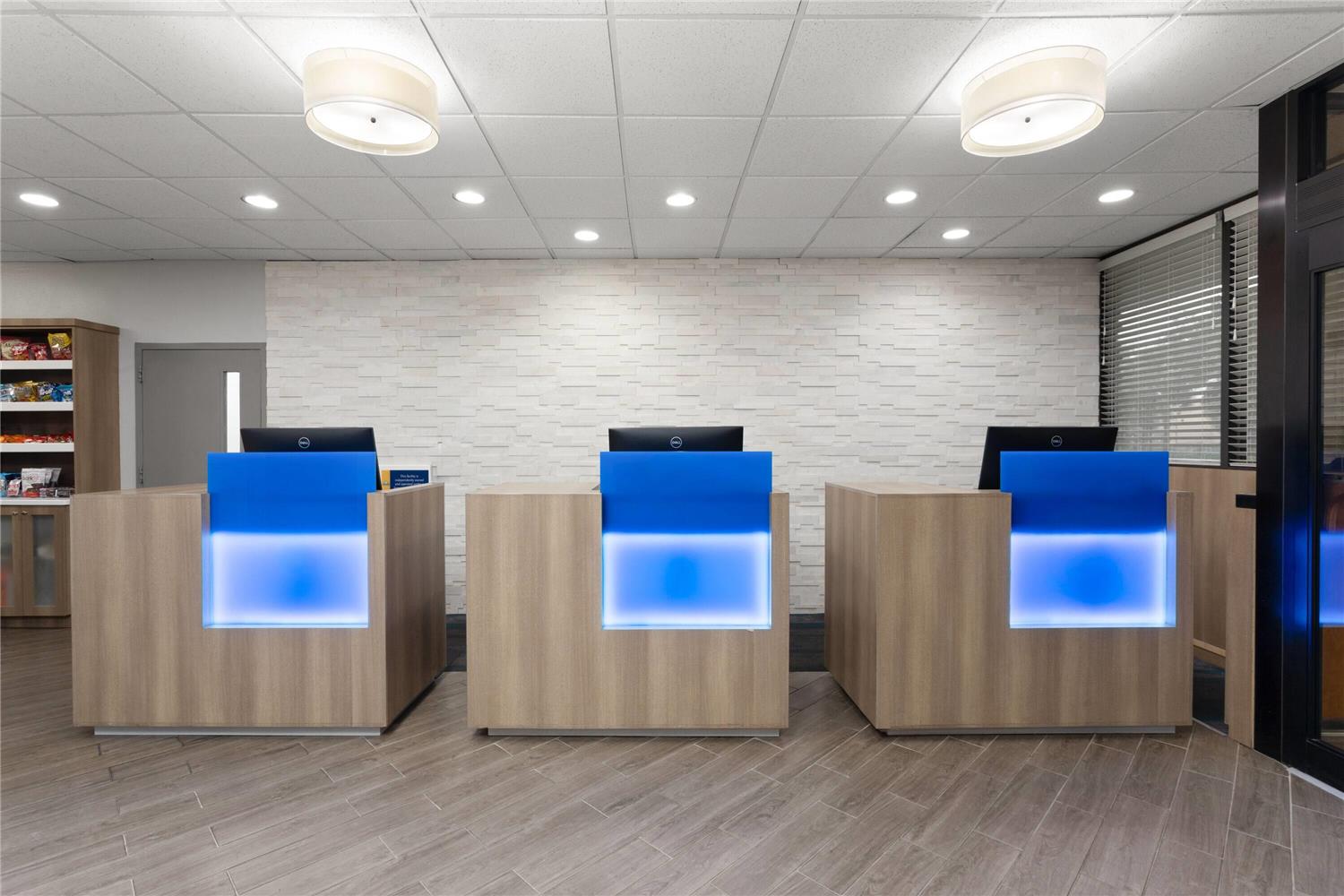 Фото Days Inn by Wyndham Orlando Conv. Center/International Dr