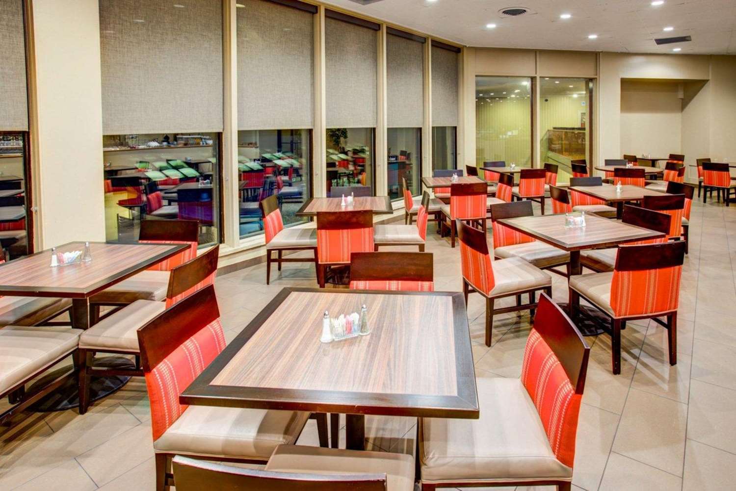 Фото Comfort Inn Conference Center