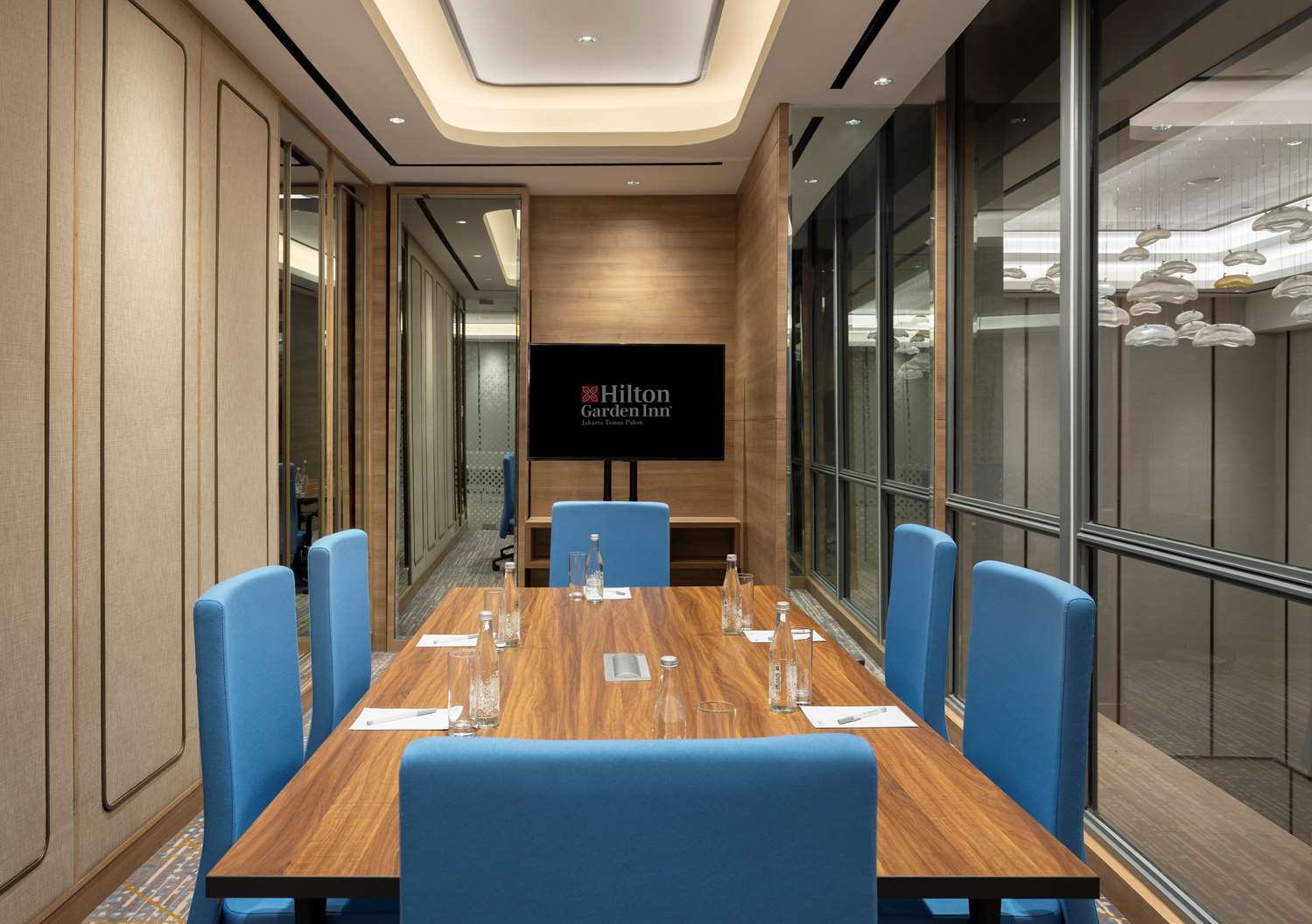 Фото Hilton Garden Inn Jakarta Taman Palem