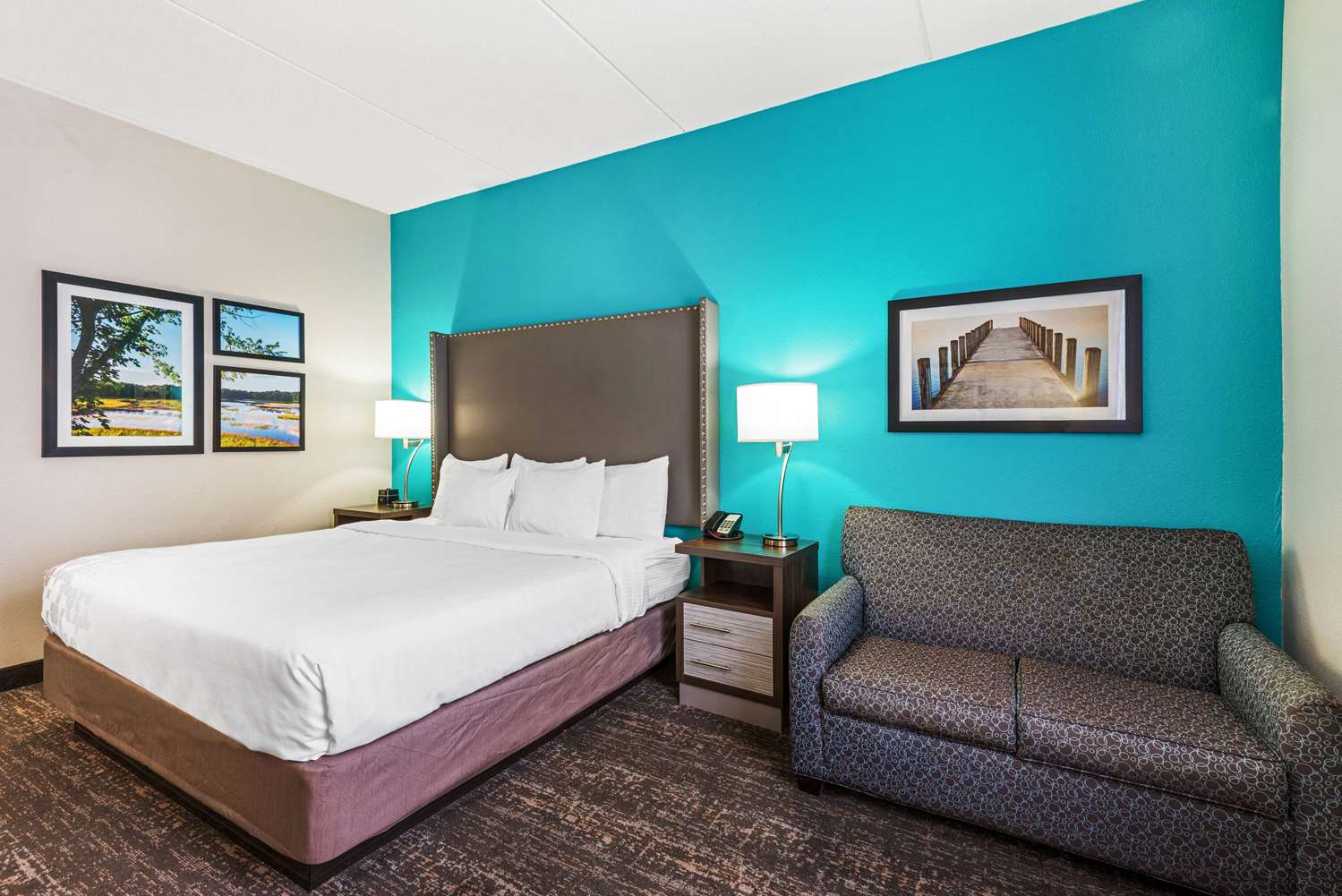 Фото La Quinta Inn & Suites by Wyndham Jamestown