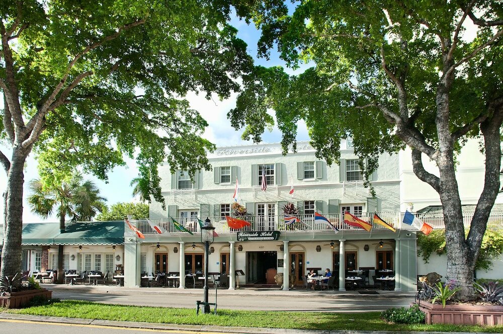 Фото Riverside Hotel