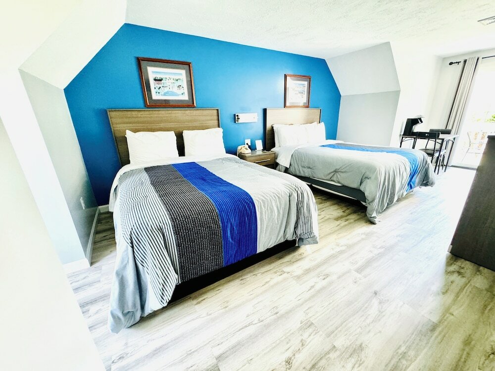 Фото Blue Spruce Motel & Townhouses