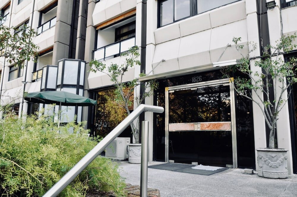 Фото Golf Tower Suites & Apartments