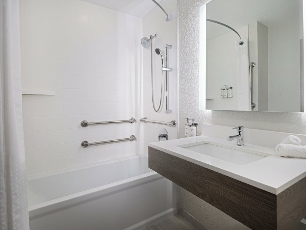 Фото Holiday Inn Express Hotel & Suites Lakeland North - I-4, an Ihg Hotel