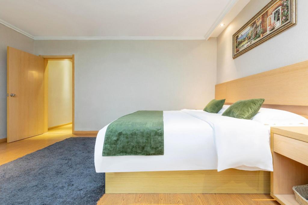 Фото GreenTree Inn Zhenjiang Danyang Development Zone Municipal Government Business Hotel