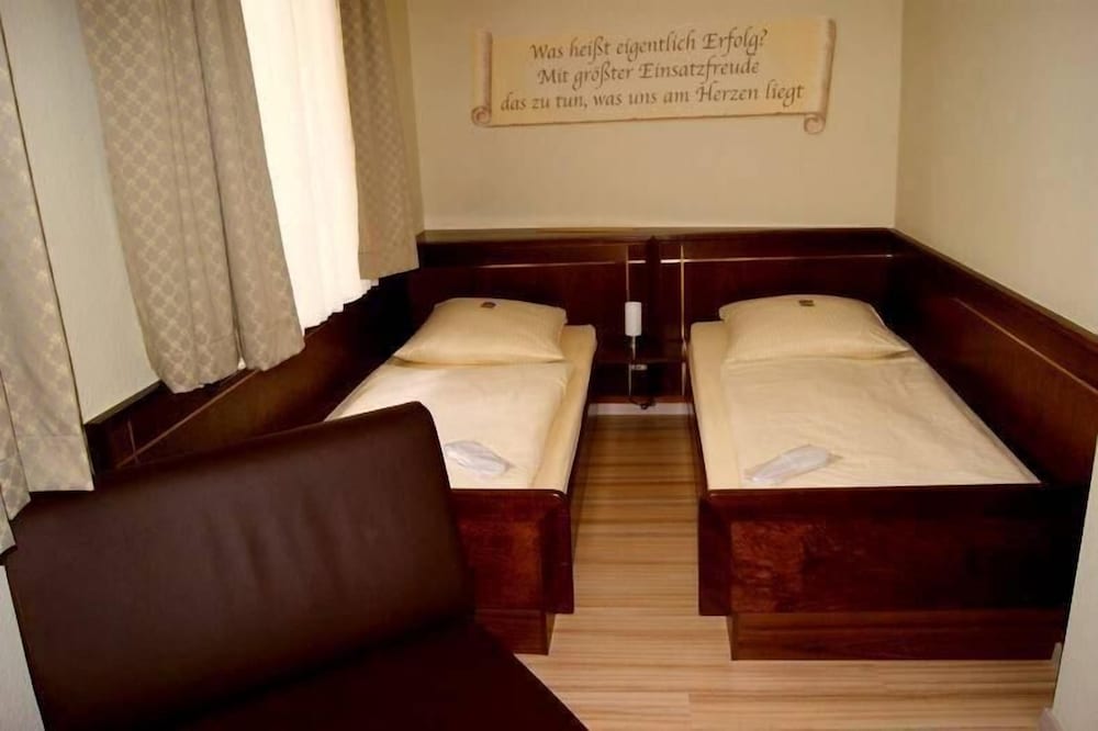 Фото Hotel am Wilhelmsplatz