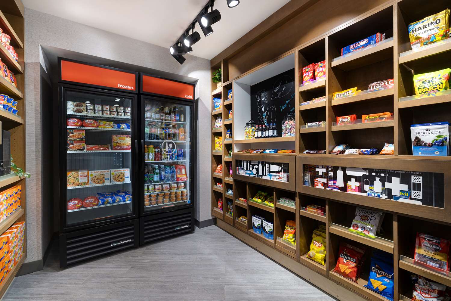 Фото Hampton Inn & Suites Marina