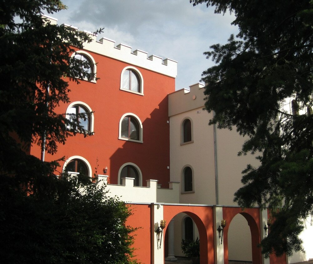 Фото Landhaus & Burg Hotel Romantik