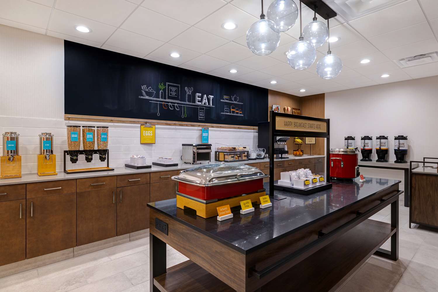 Фото Hampton Inn & Suites Marina