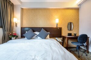 Lander Grand Hotel (Hong Kong, Central and Western District, Connaught Road West), hotel