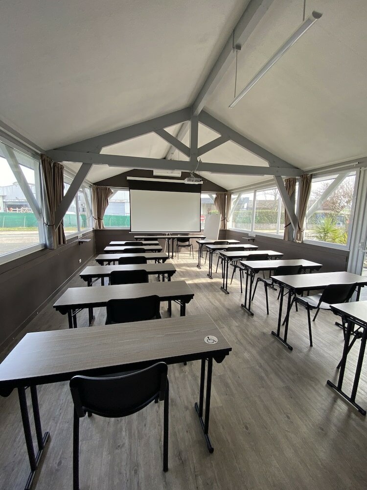 Фото Wood Inn Hôtel Aéroport Bordeaux-Mérignac