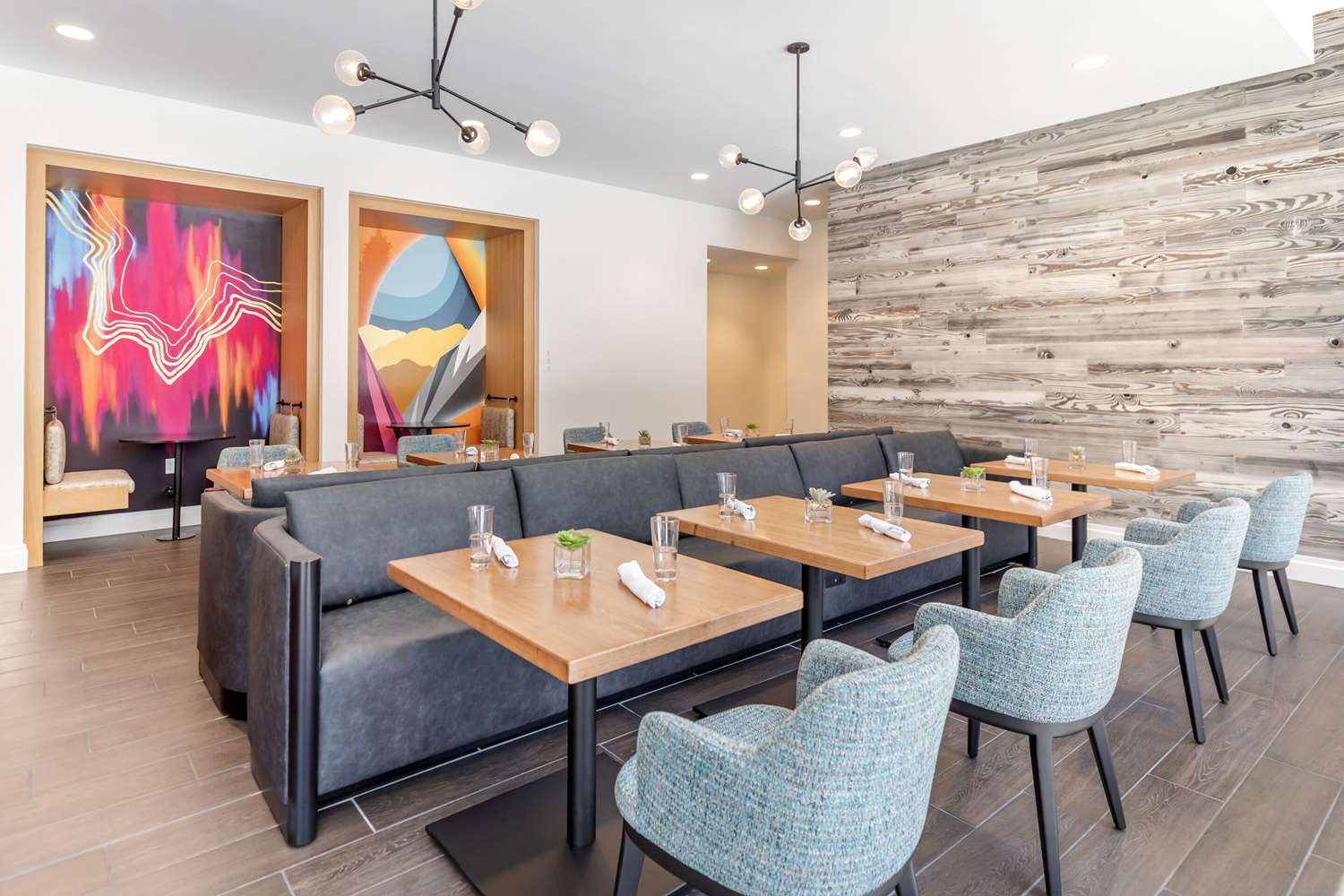 Фото Cambria Hotel Denver Downtown RiNo