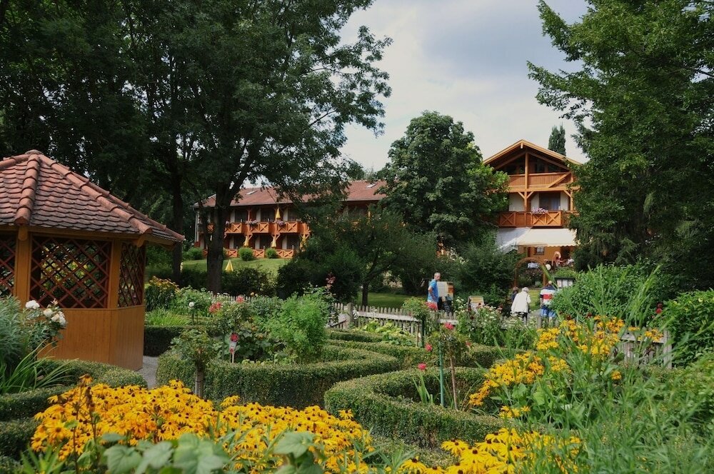 Фото Hotel Quellenhof