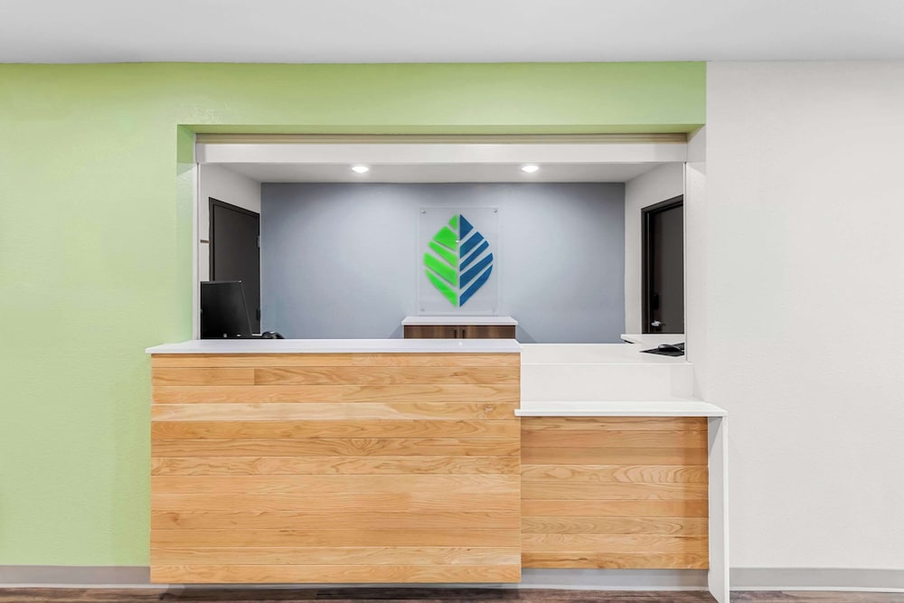 Фото Woodspring Suites Kansas City Airport