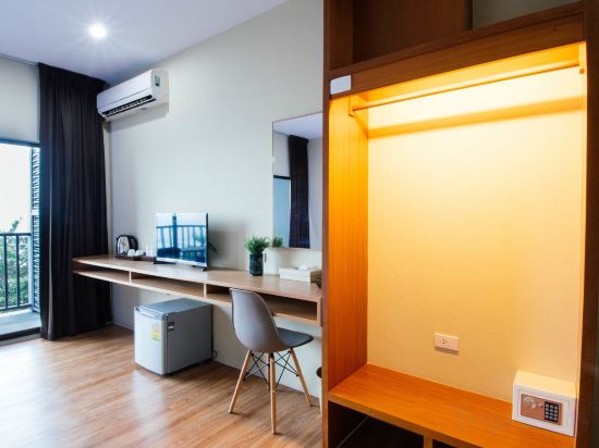 Фото The Pat Hotel