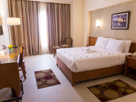 Фото Отель The Grand Plaza