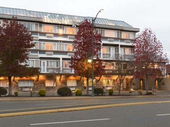 Фото Days Inn by Wyndham Victoria Airport Sidney