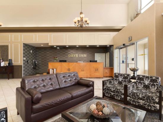 Фото Days Inn Saskatoon
