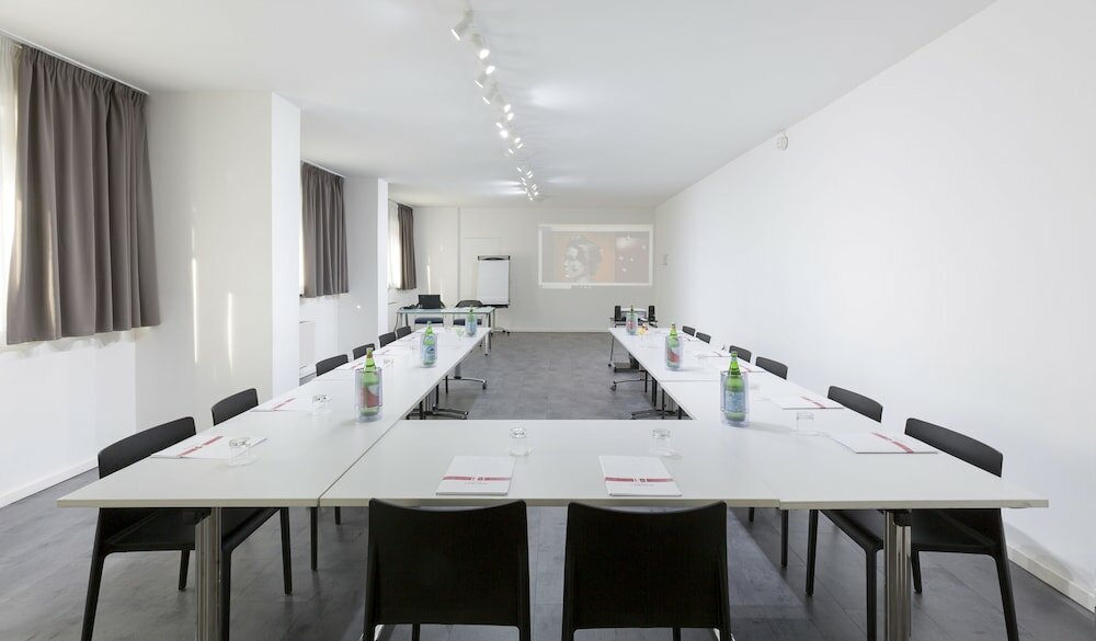 Фото Hotel Cristina