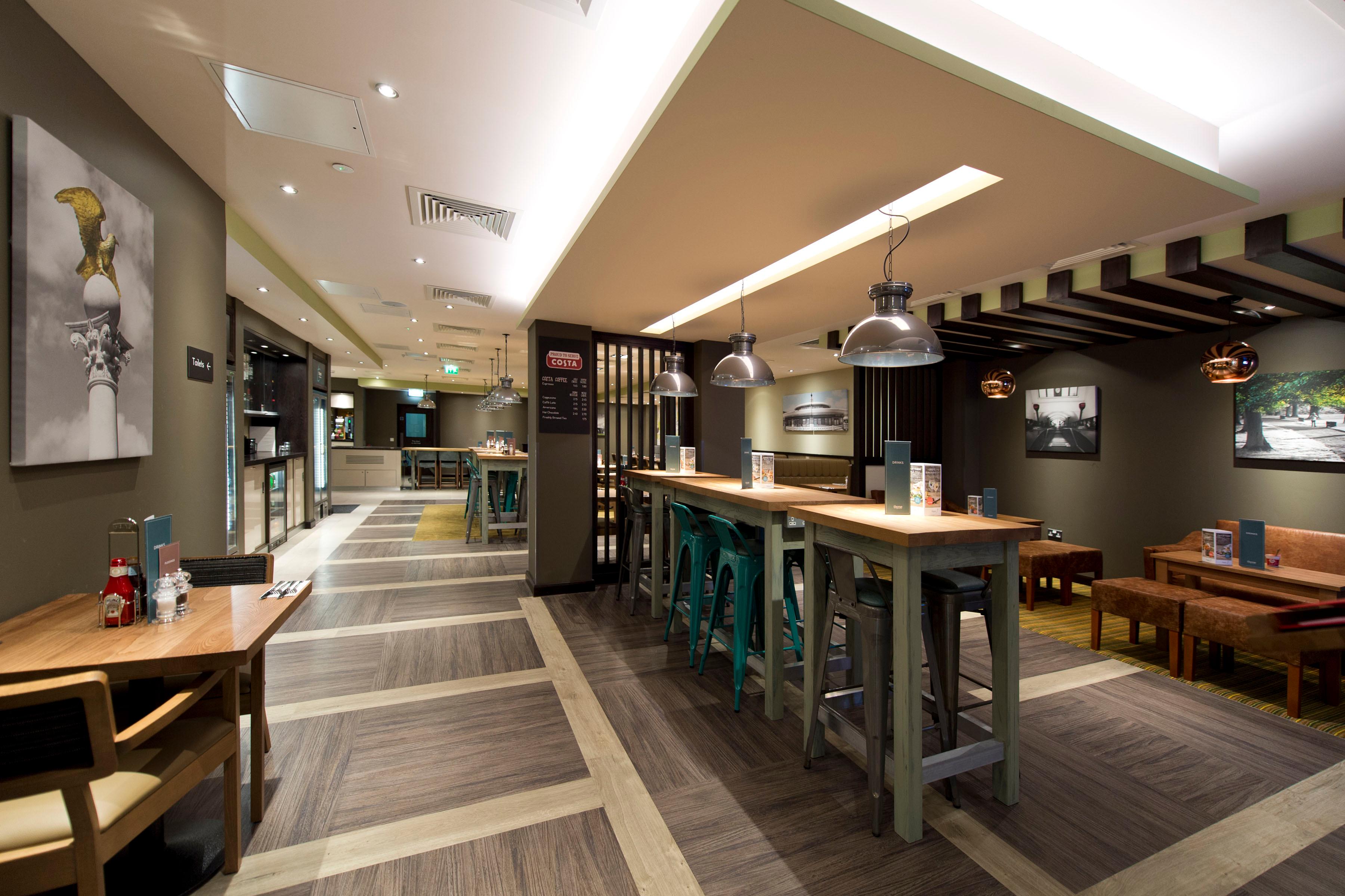 Фото Premier Inn London Southgate