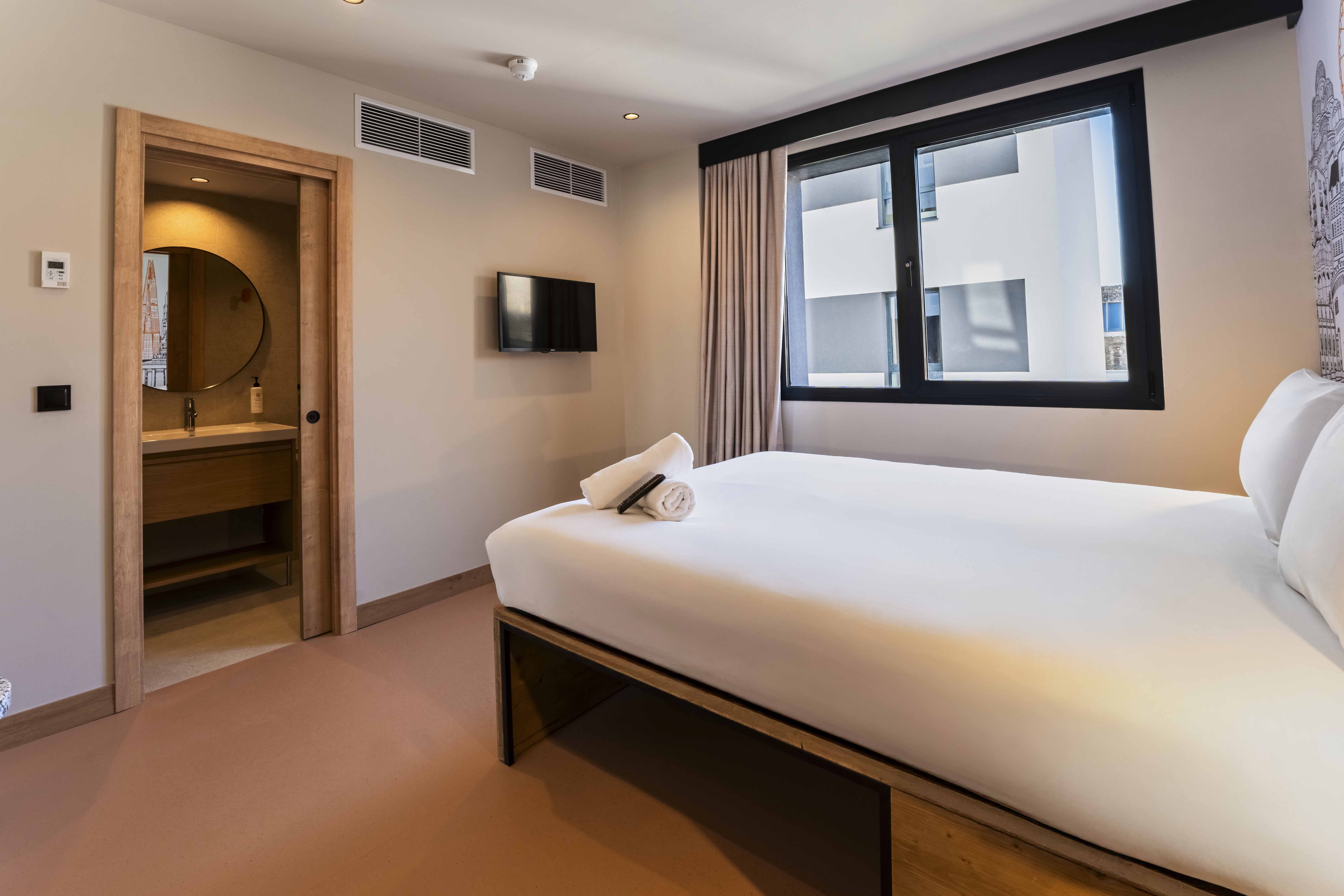 Фото EasyHotel Madrid Alcala