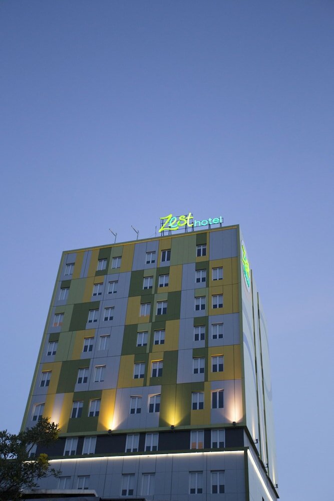 Фото Zest Jemursari by Swiss-Belhotel International