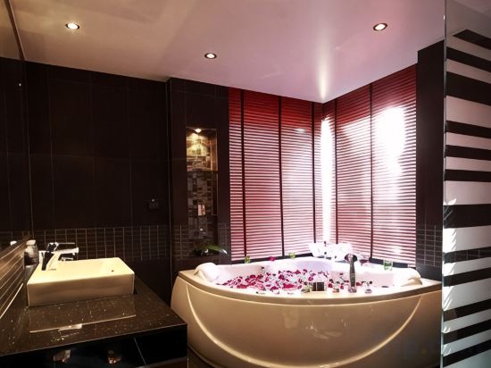 Фото Absolute Bangla Suites