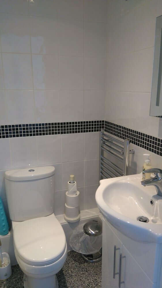 Фото Tudor Court Hotel