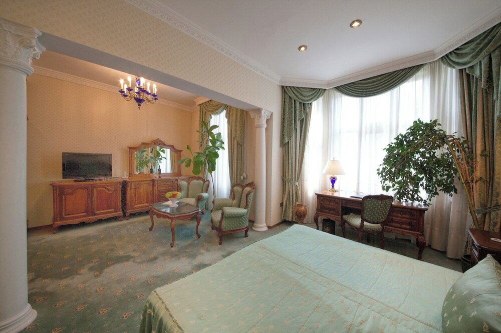 Фото Grand Hotel London