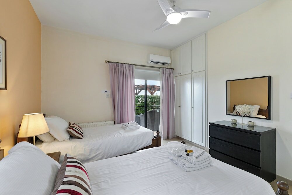 Фото Hill View Restaurant & Apartments