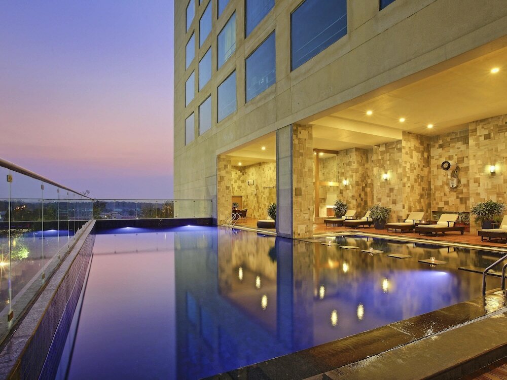 Фото Novotel Ahmedabad Hotel