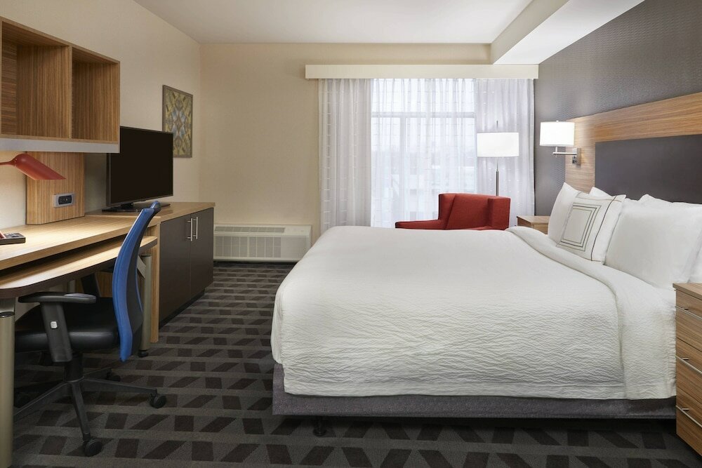 Фото TownePlace Suites by Marriott Oshawa