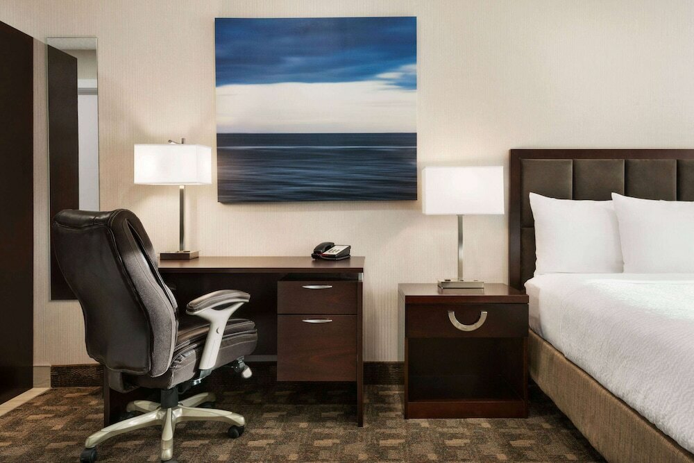 Фото Days Inn by Wyndham Wainwright