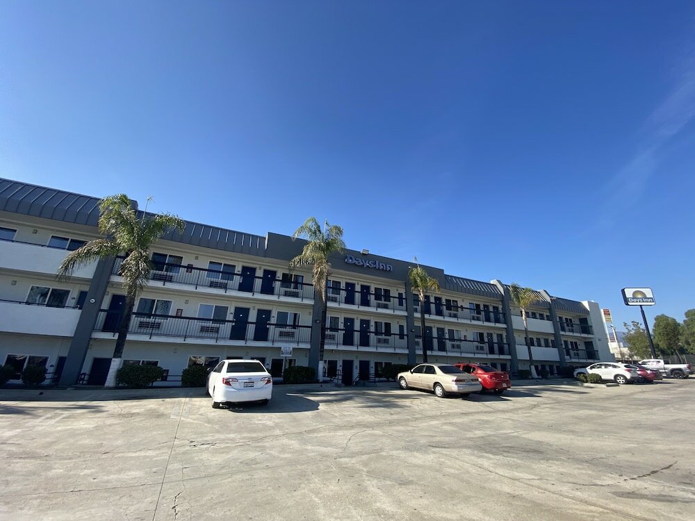 Фото Days Inn by Wyndham Ontario Airport