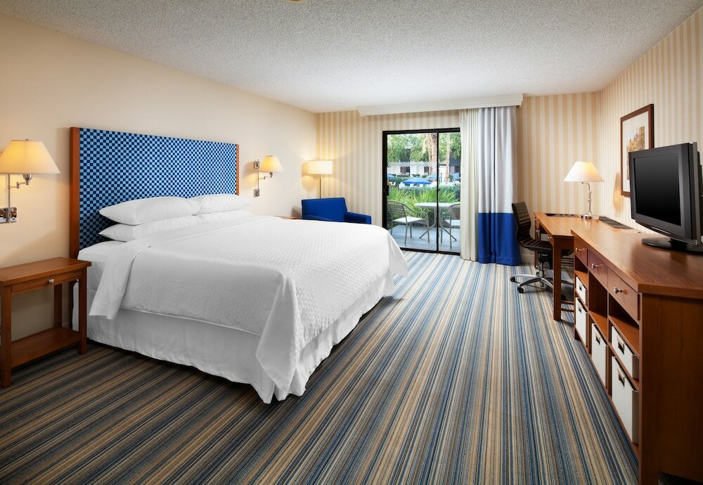 Фото Four Points by Sheraton Bakersfield