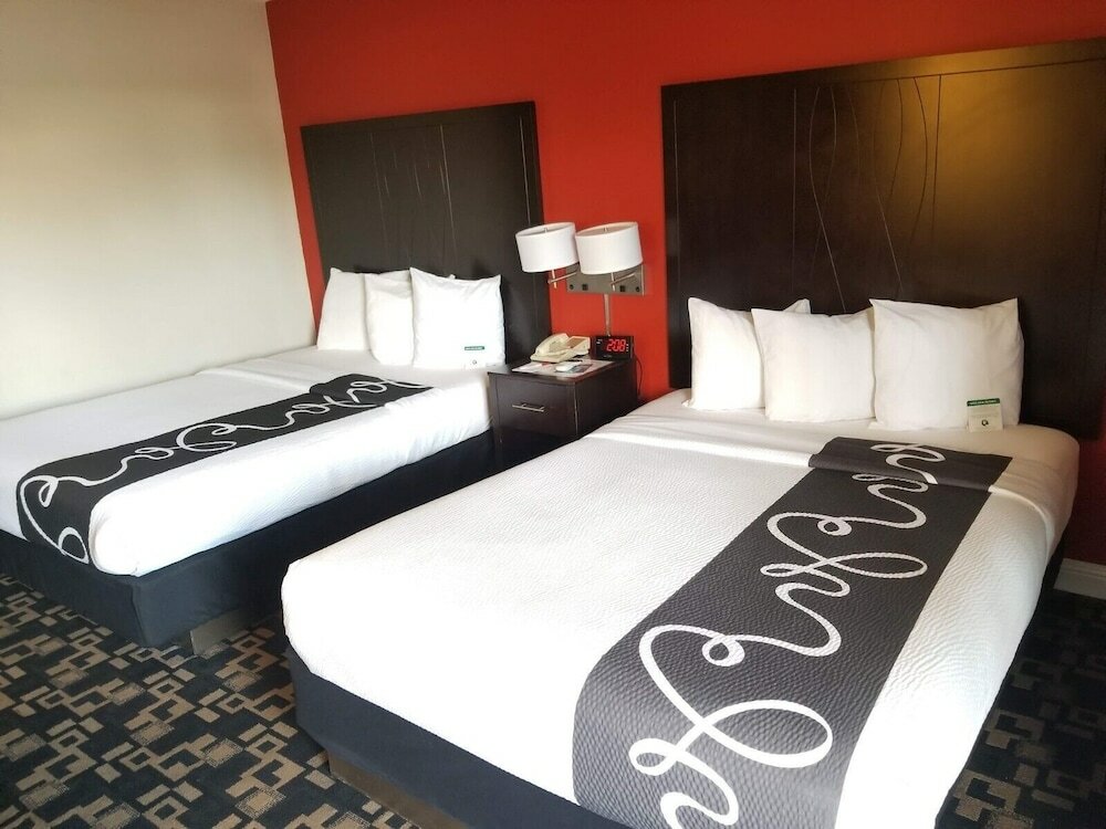 Фото Ramada by Wyndham Oceanside