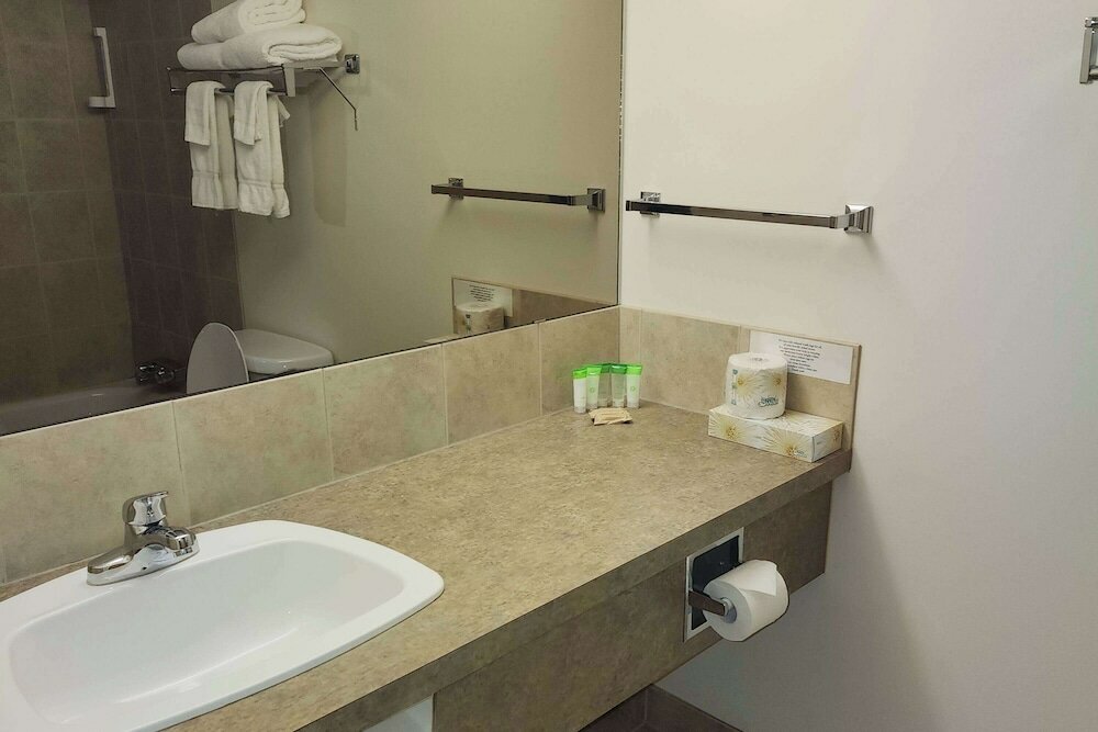 Фото Days Inn by Wyndham Drayton Valley