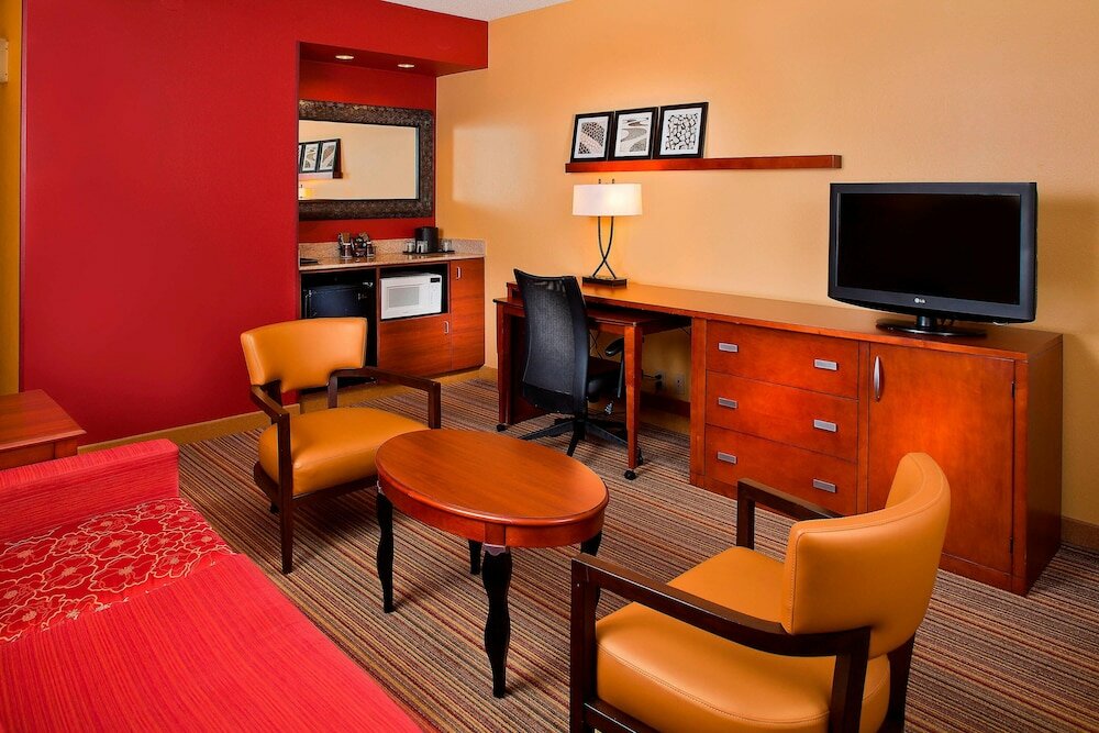 Фото Courtyard by Marriott Orlando Airport