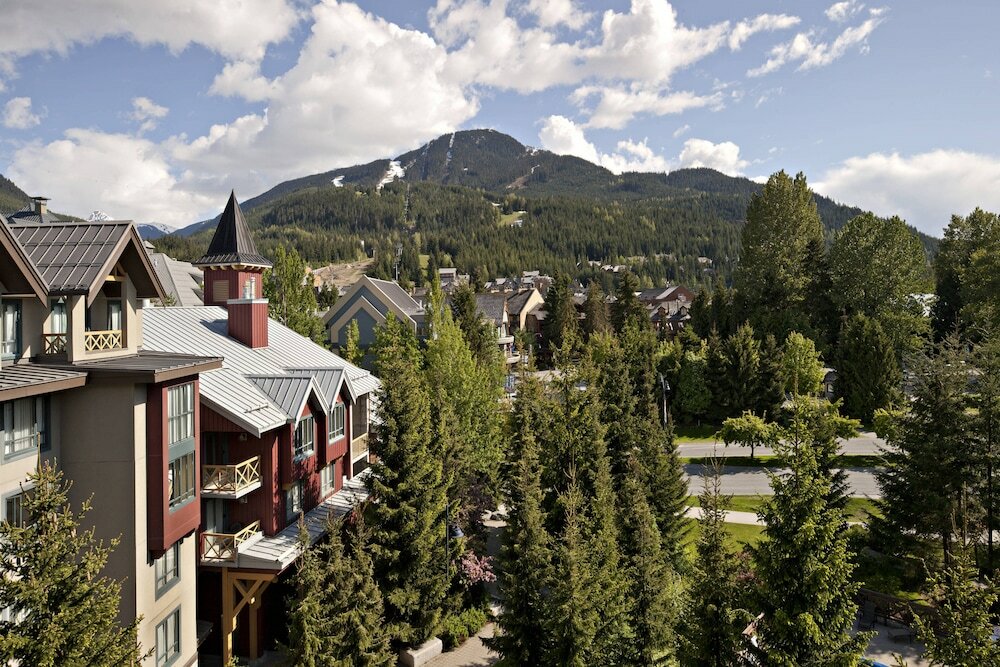 Фото Delta Hotels by Marriott Whistler Village Suites