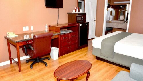 Гостиница Dynasty Suites Hotel Riverside в Риверсайде