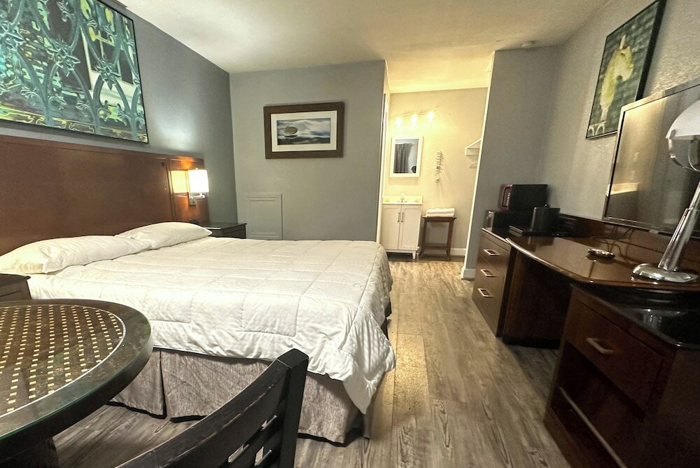 Фото Courtland Inn Motel