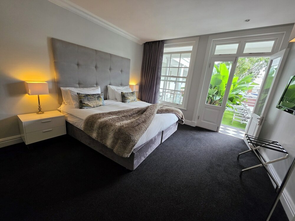 Фото The Three Boutique Hotel