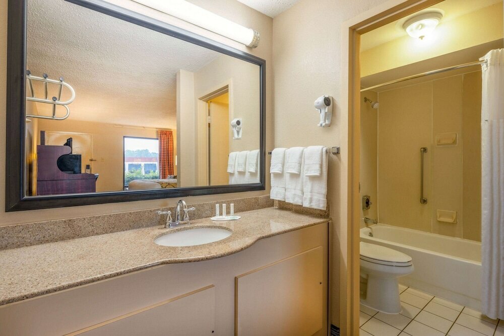 Фото Baymont by Wyndham Columbus Ga